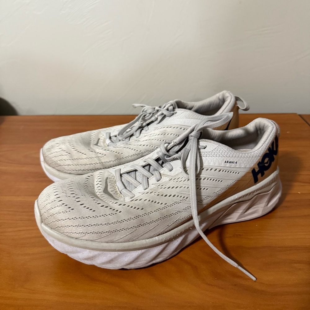 Hoka Women's Arahi 4 White Copper Sneaker Running Athletic Workout 10.5